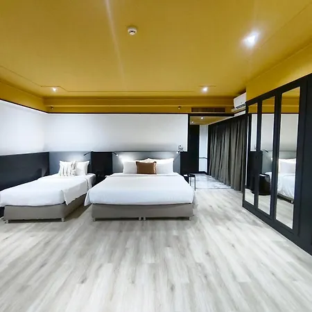 The Quarter Saphankhwai By Uhg - Close To Chatuchak Market, Krung Thep Aphiwat Central Terminal Station-Bangsue Grand Station