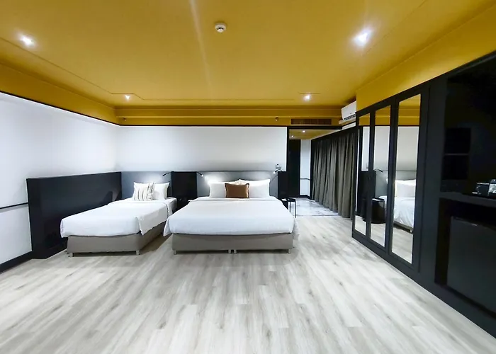 호텔 The Quarter Saphankhwai By Uhg - Close To Chatuchak Market, Krung Thep Aphiwat Terminal Station-bangsue Grand Station 4*